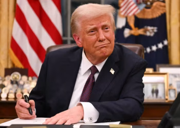 Trump Threatens Military Action in Nigeria, Vows to ‘Go Guns-a-Blazing’